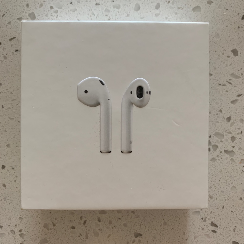 BRAND NEW IN BOX!! AUTHENTIC Apple AirPods (2nd generation